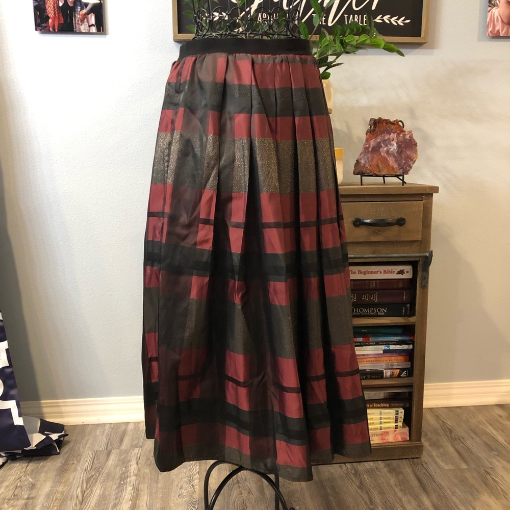 🚫SOLD🚫Joan Rivers Maroon/black/gold shimmer Midi Skirt (Size: XSP)